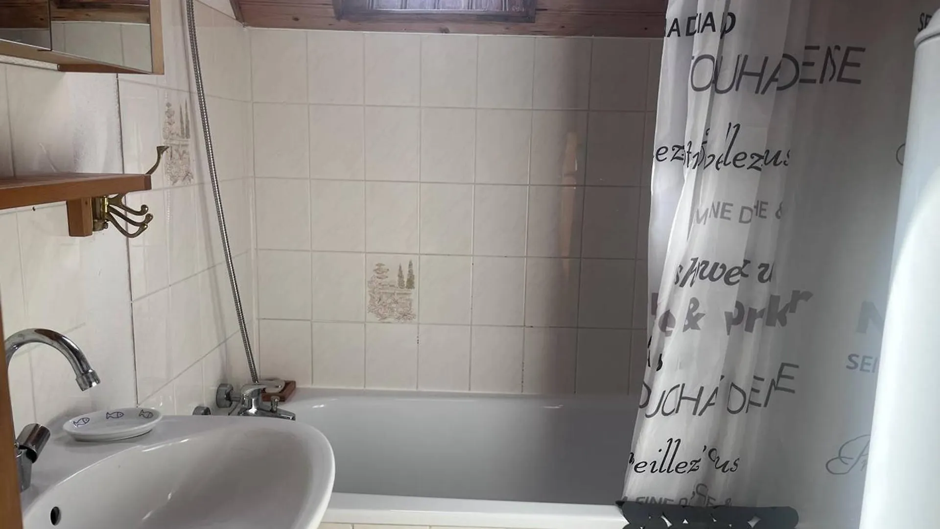 Chalet Confortable A Cauterets Avec Parking Et Balcon - Fr-1-812-10