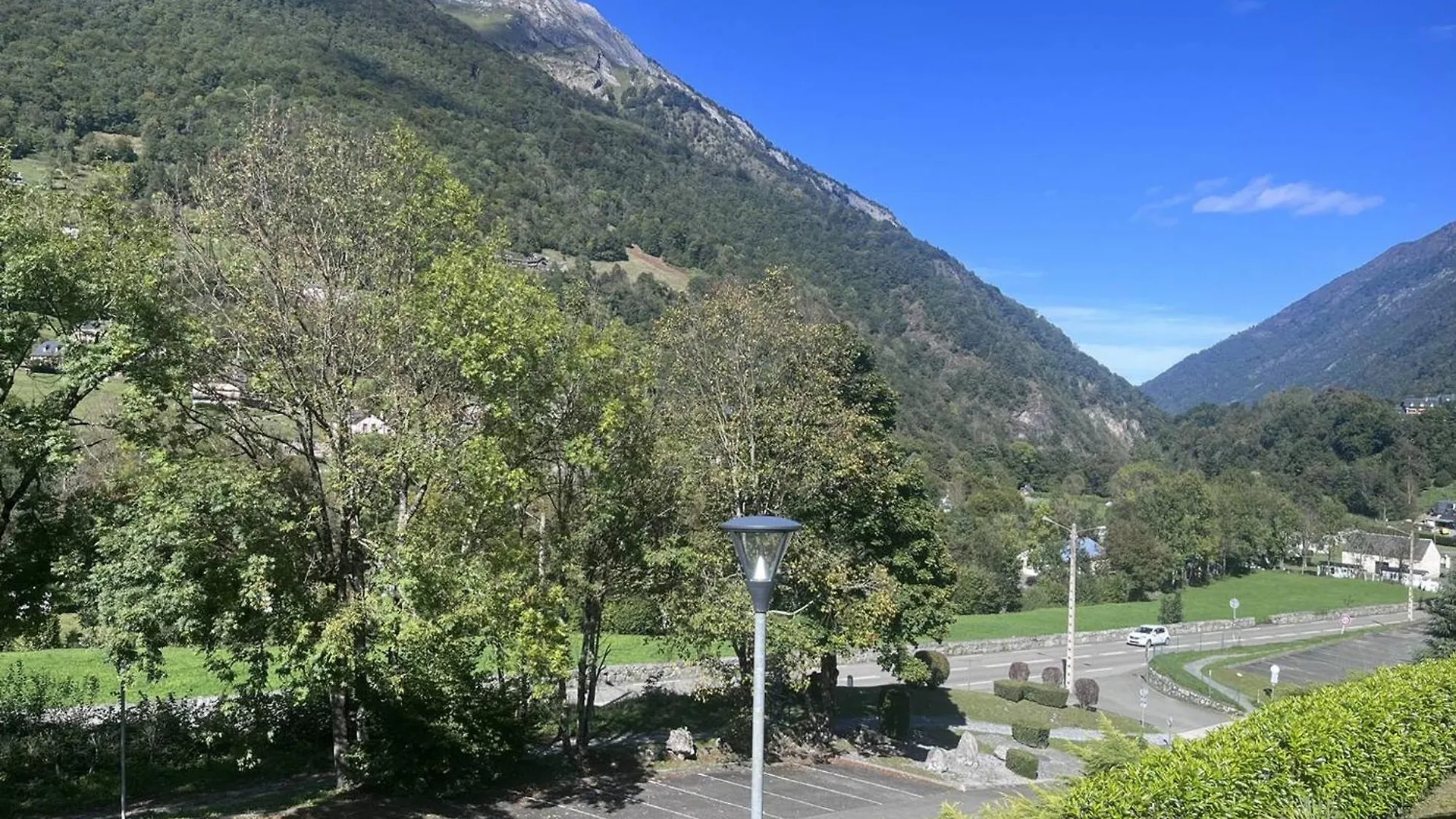 Apartment Chalet Confortable A Cauterets Avec Parking Et Balcon - Fr-1-812-10 France